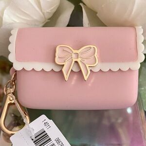 🆕🪷 BATH & BODY WORKS SCALLOP BOW SNAPCASE POCKETBAC HOLDER. BRAND NEW!